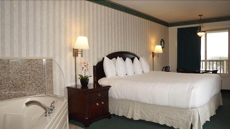 Emerald Dolphin Inn 3