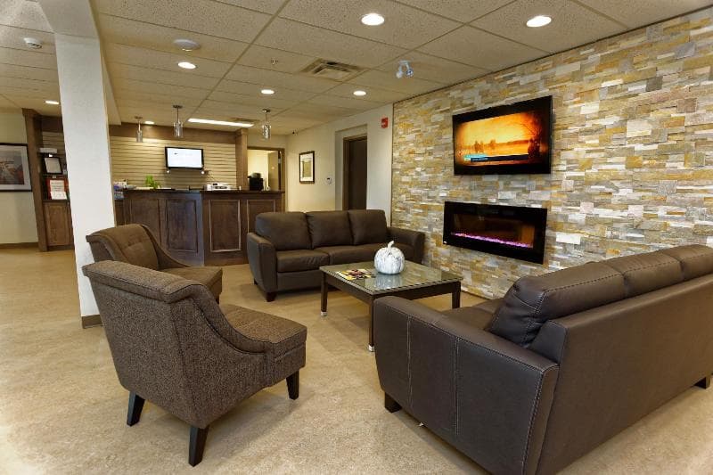 Crossroads Inn & Suites 5