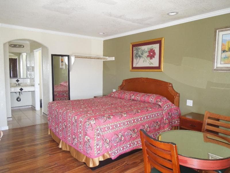 Castaway Motel 4