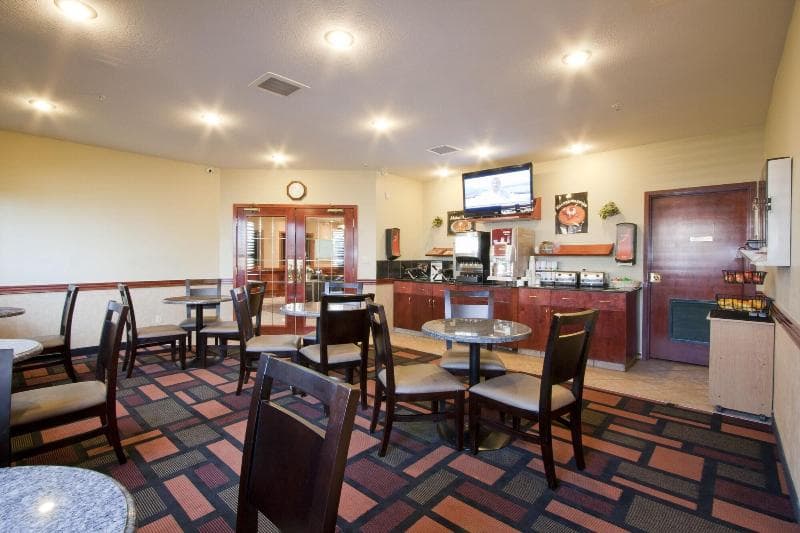 Foxwood Inn & Suites photo 1