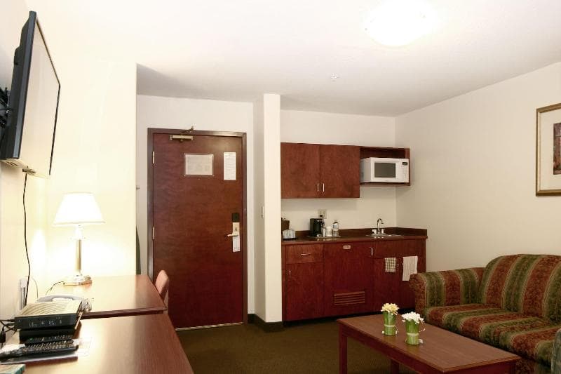 Foxwood Inn & Suites 5