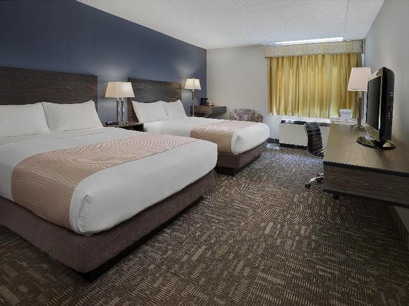 Crestwood Hotel 3