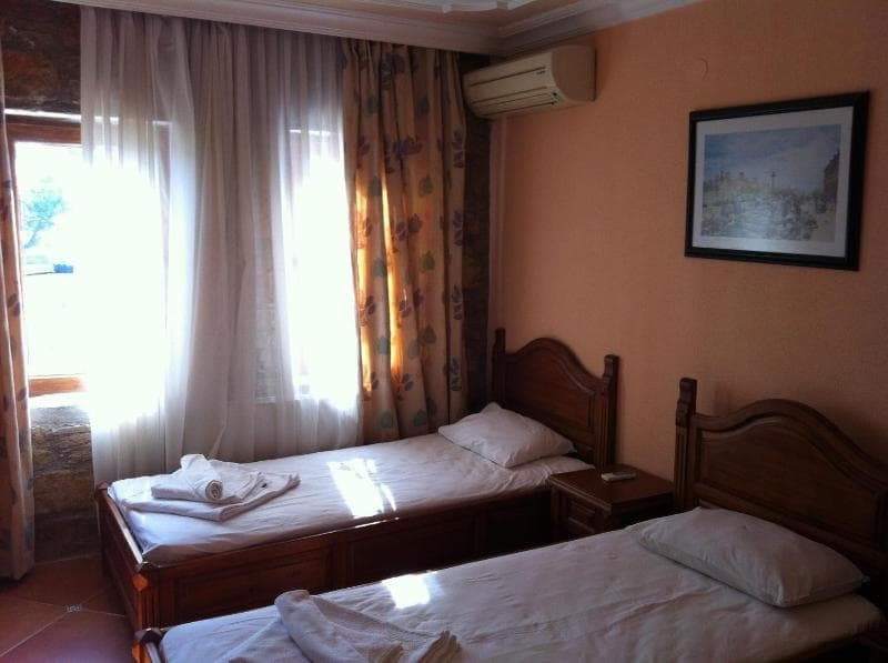 Four Seas Apart Hotel main