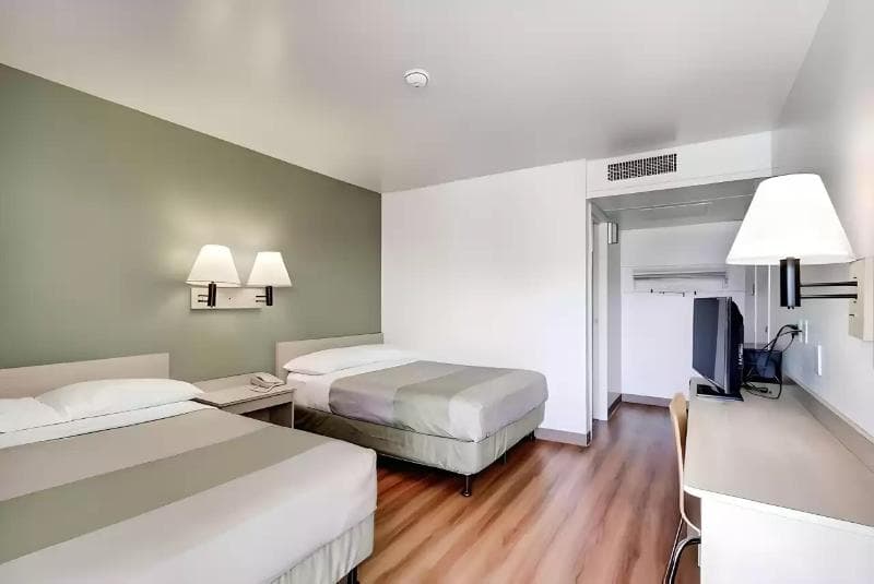Econo Lodge Midvale 3