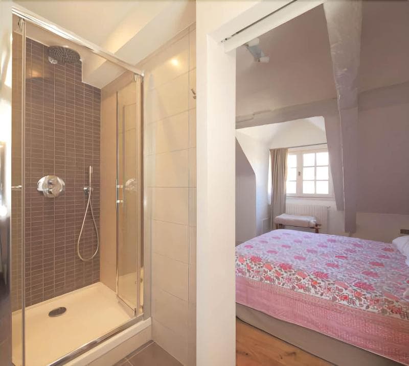 Hotel De Biencourt 3