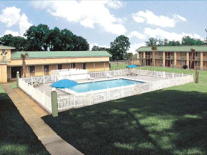 Garden Inn & Suites 1