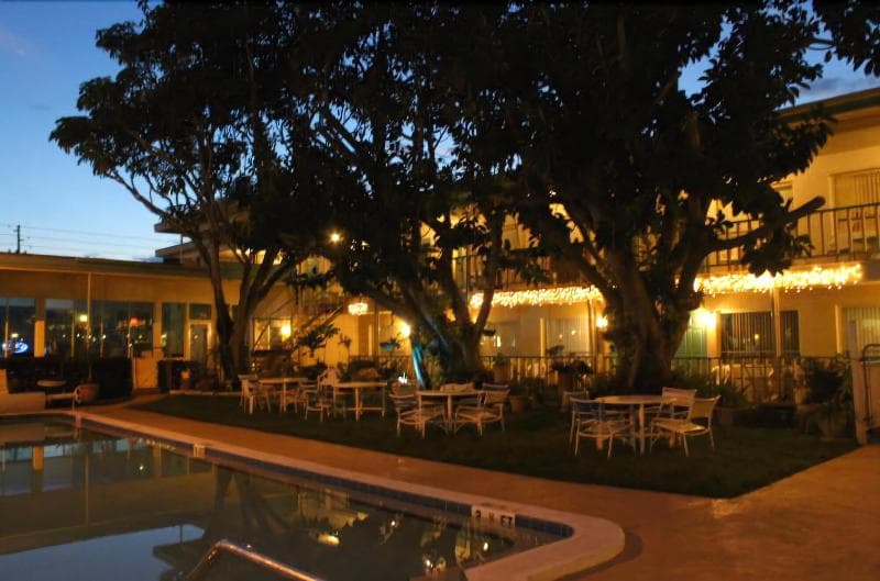 Malibu Resort Motel 4