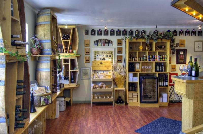 Crowsnest Vineyards Guesthouse main