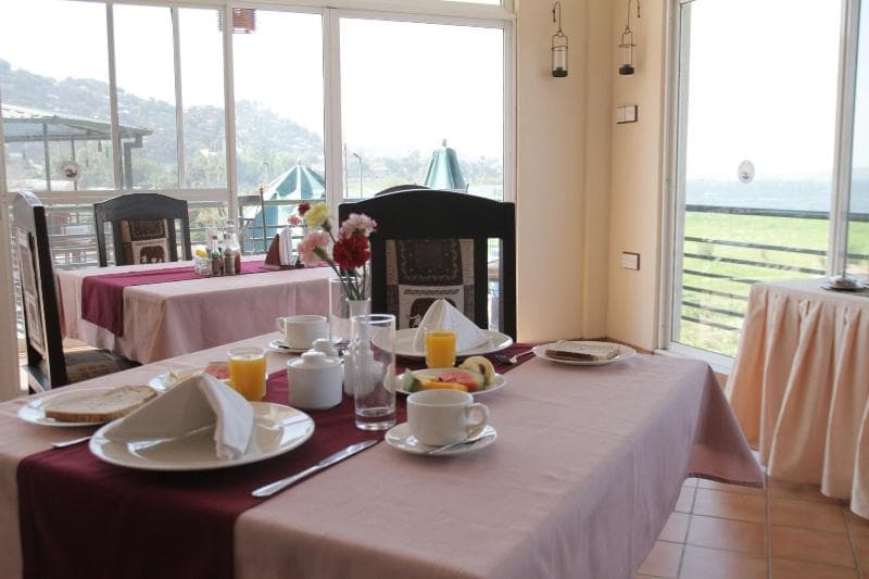 Ryan's Bay Hotel 4