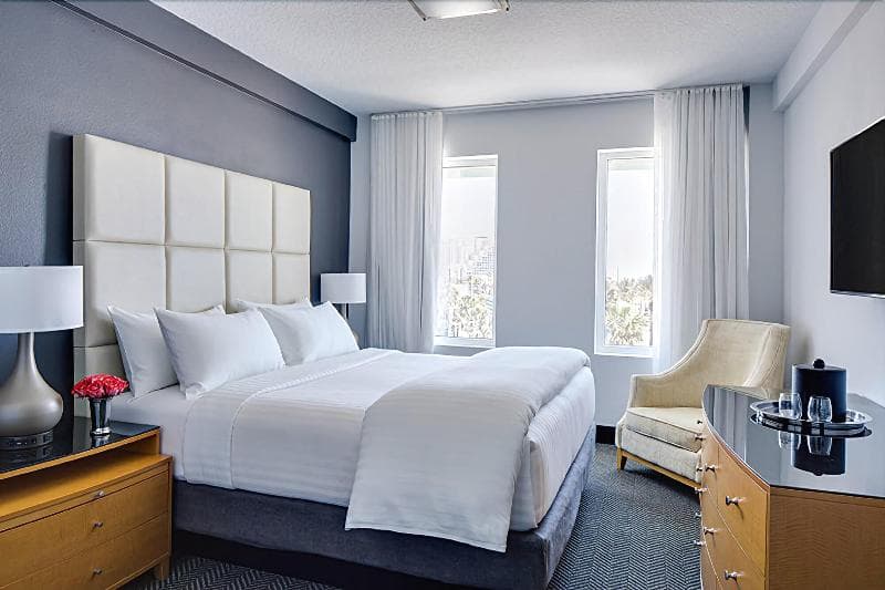 Streamline Hotel 4