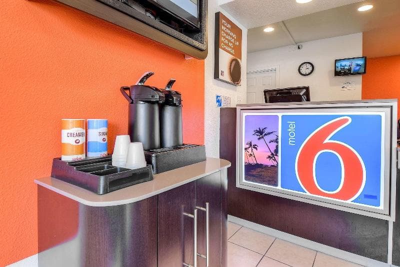 Motel 6 2