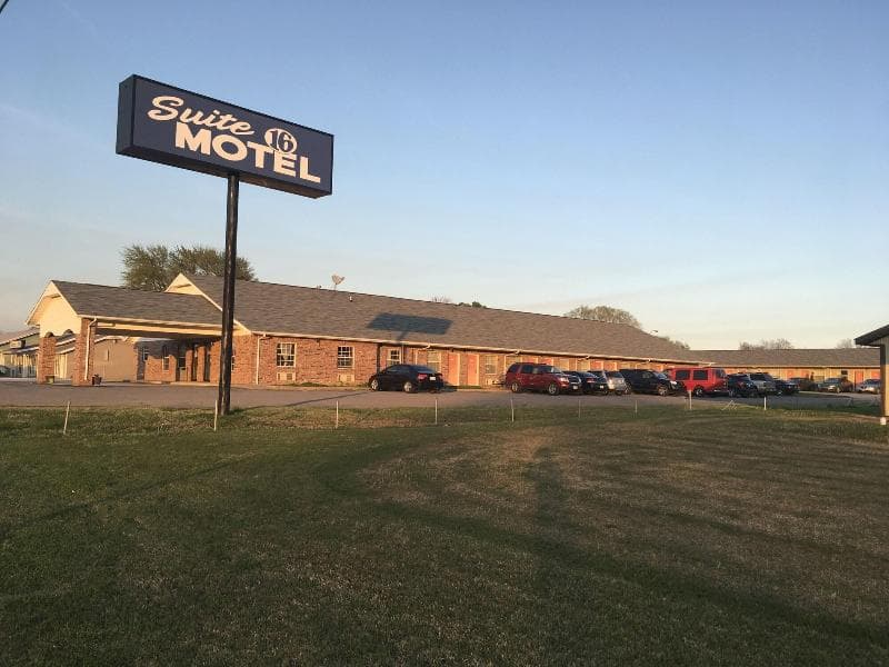 Suite 16 Motel 4