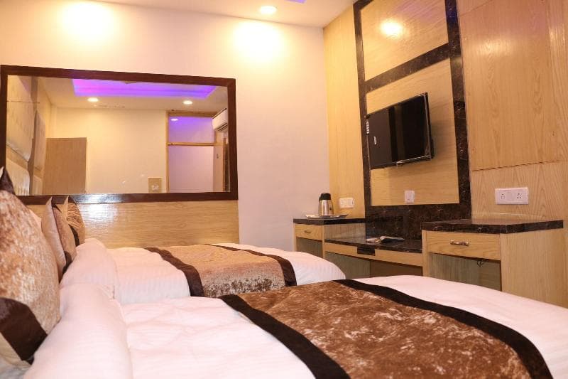 Check In Room Chuna Mandi main