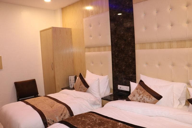 Check In Room Chuna Mandi 4
