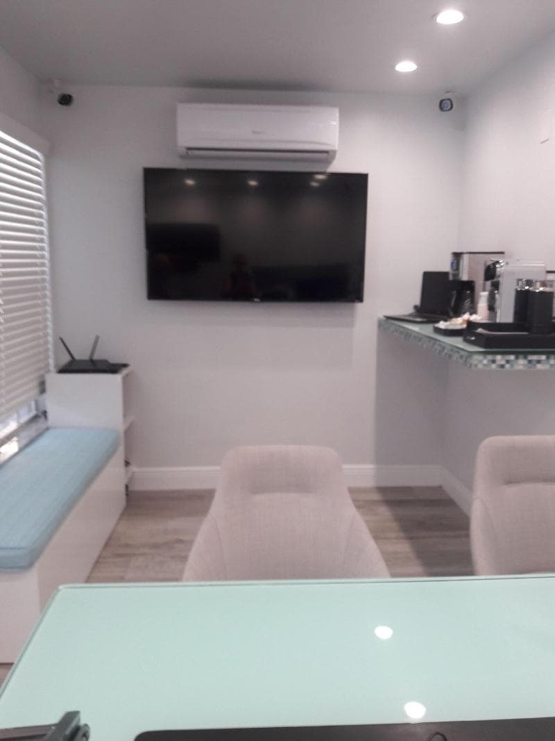 May-Dee Suites 1