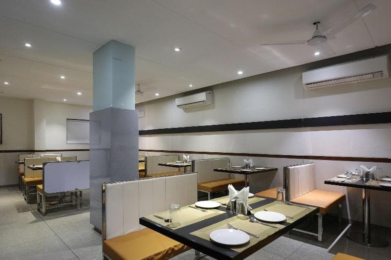 Hotel Ashray Inn Express 2
