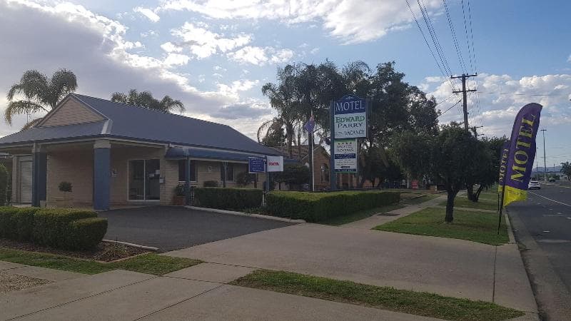 Edward Parry Motel 4