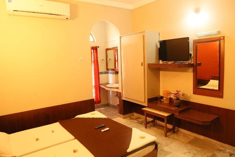 New Cape Hotel main