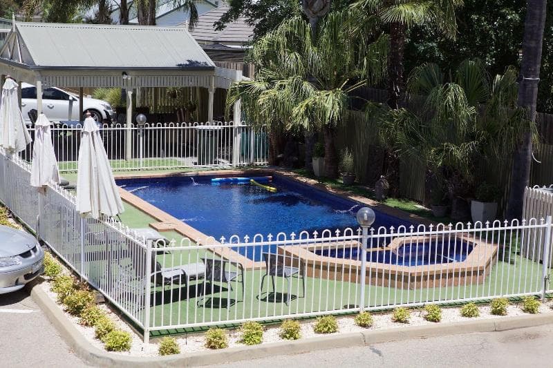 Paddlewheel Motel main