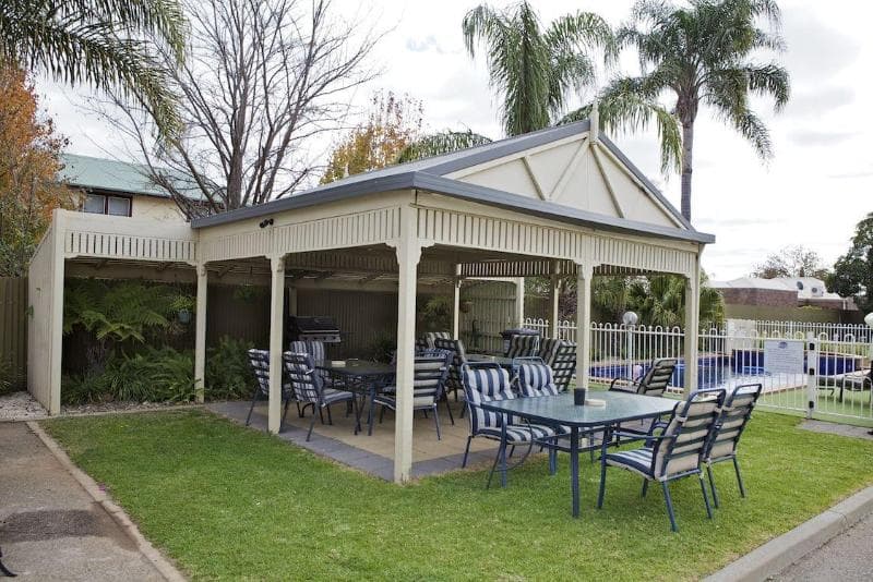 Paddlewheel Motel photo 1