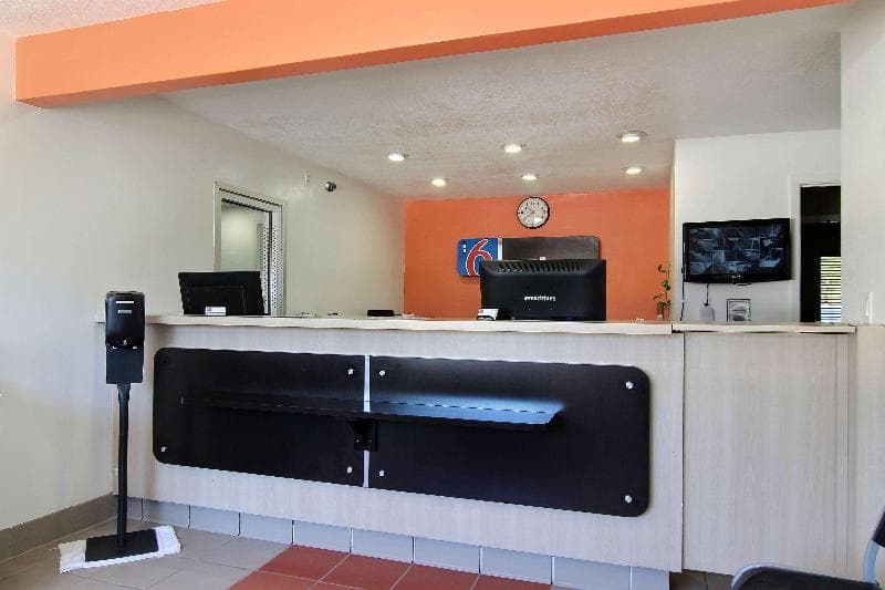 Motel 6 Carlsbad 3