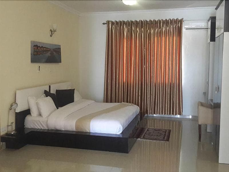 Crystal Rose Ambassador Hotel 4