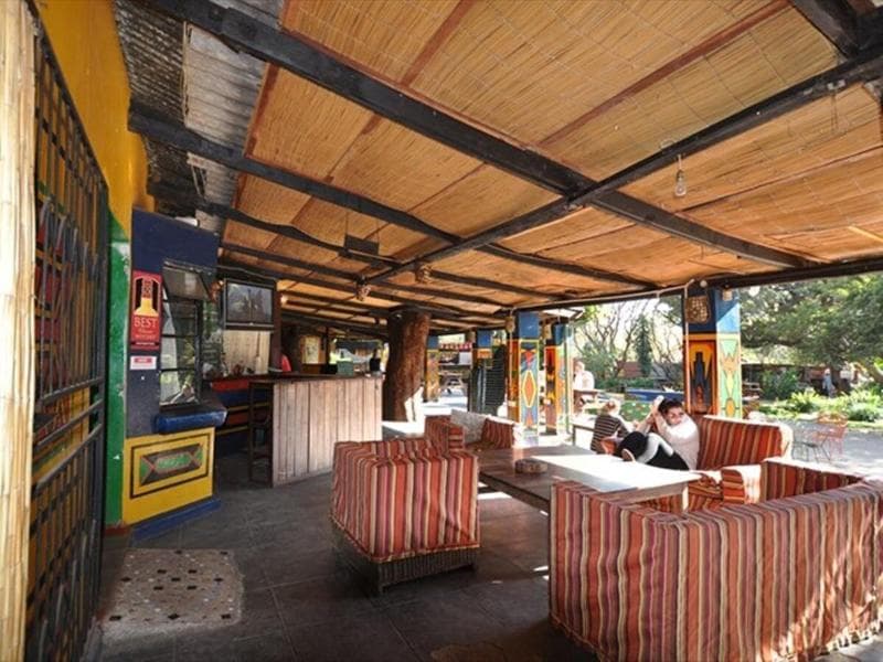 Shoestrings Backpackers & Bar 4