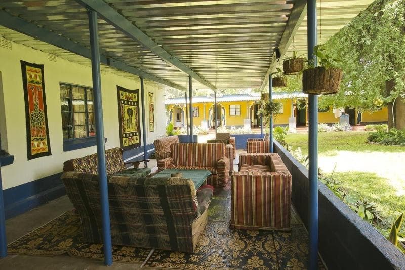 Shoestrings Backpackers & Bar 5