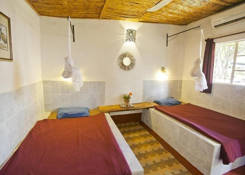 Shoestrings Backpackers & Bar 3