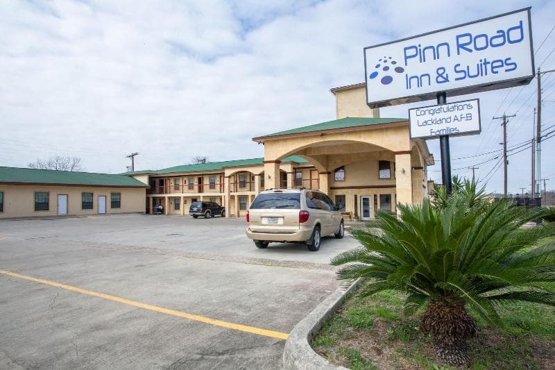 Pinn Road Inn And Suites 4