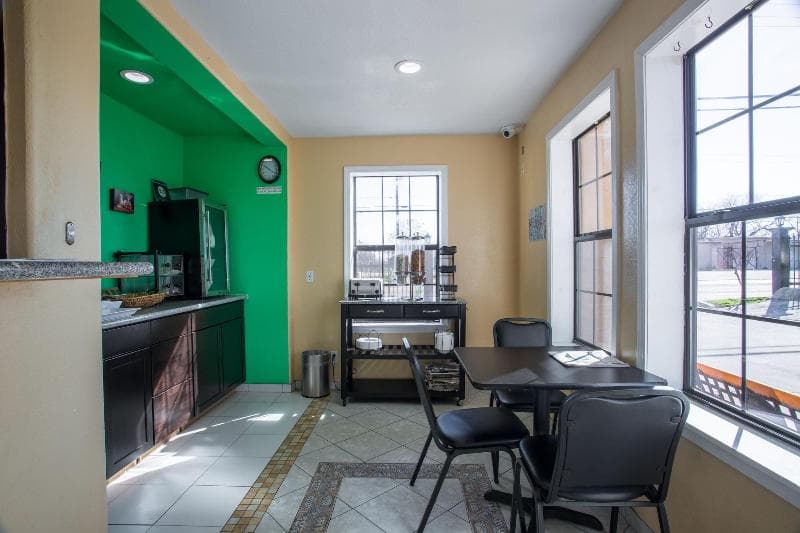 Pinn Road Inn And Suites main