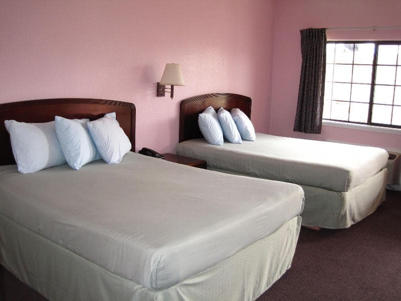 Pinn Road Inn And Suites photo 1