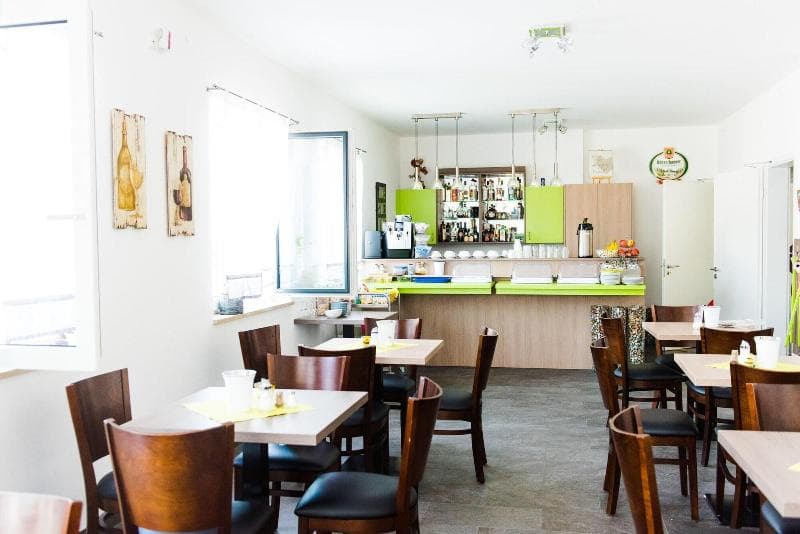 Hotel 37 5