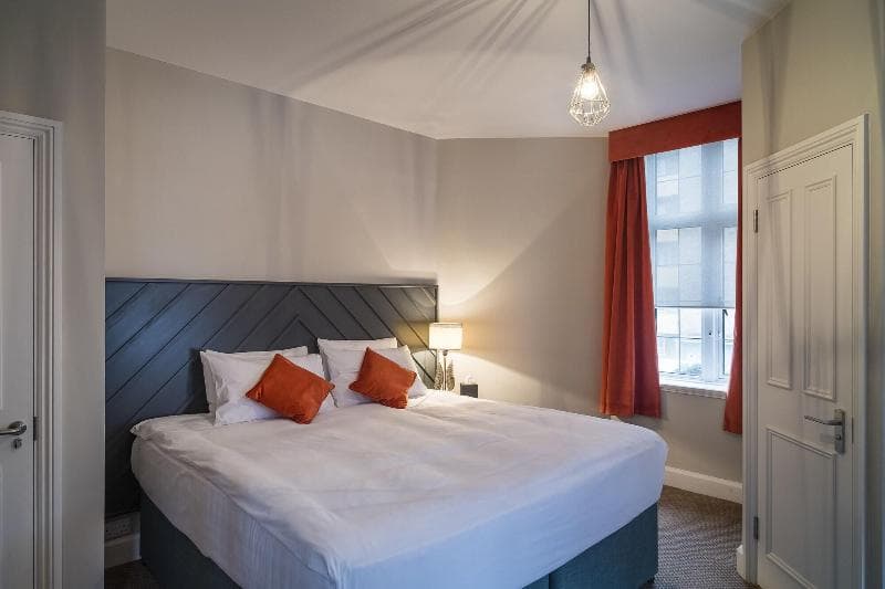Three Falcons Hotel 5