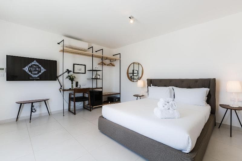 Two Pillows Boutique Hostel 3