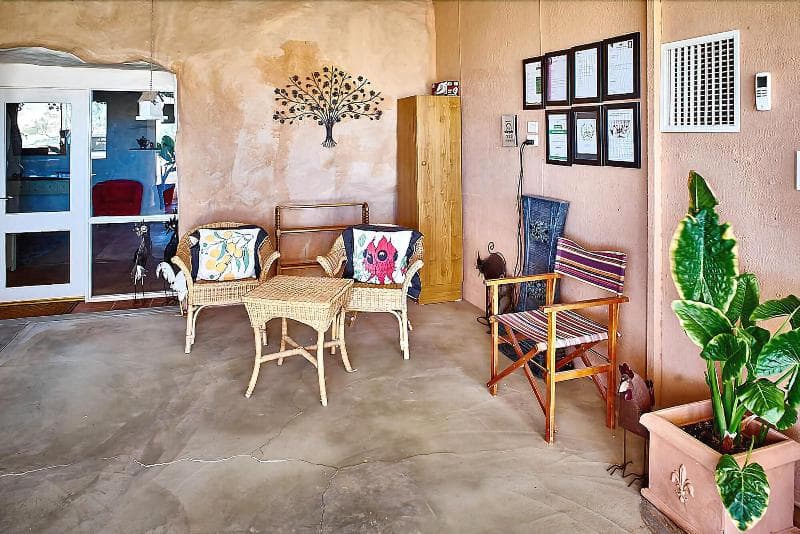Underground Bed & Breakfast 4
