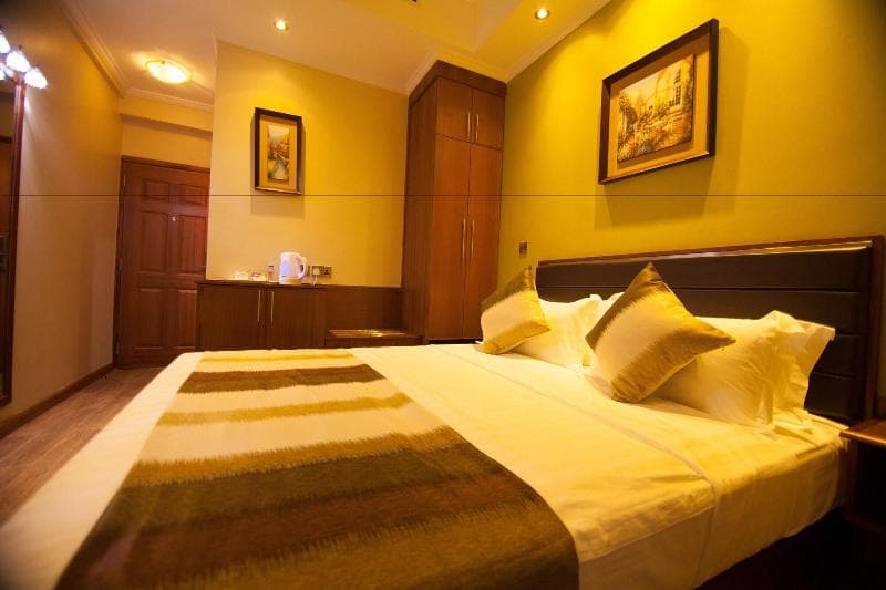 After 40 Hotel 4