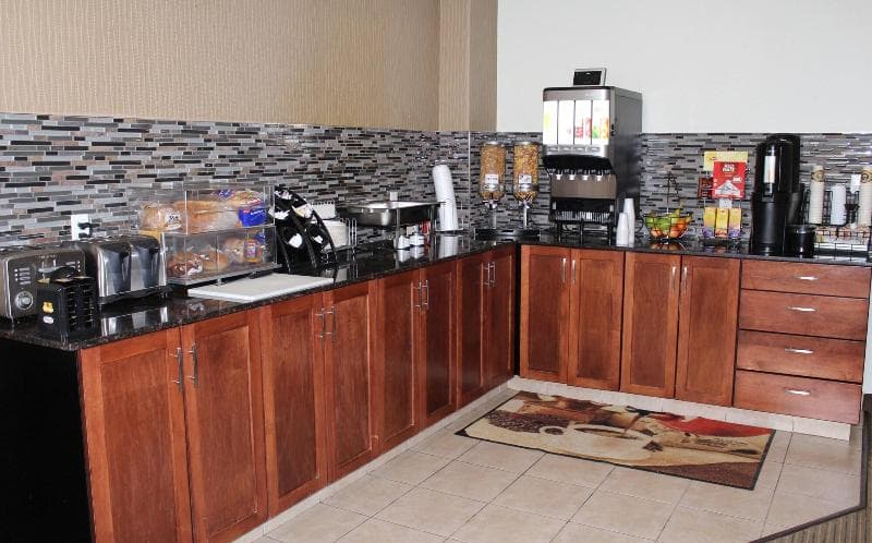 Foxwood Inn And Suites photo 1