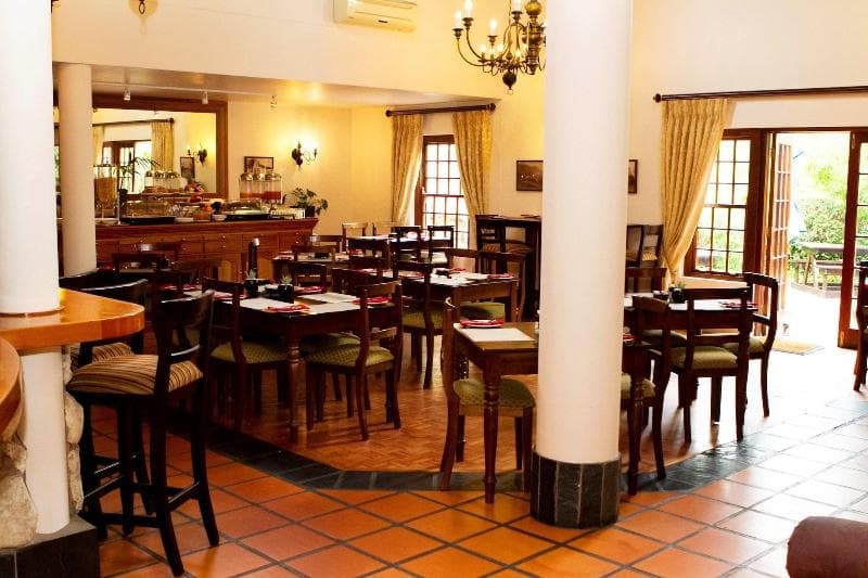 Oakhurst Hotel 4