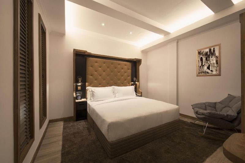 The Radh Hotel 4