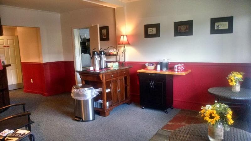 Vinehurst Inn And Suites photo 1