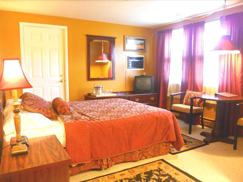 Vinehurst Inn And Suites main
