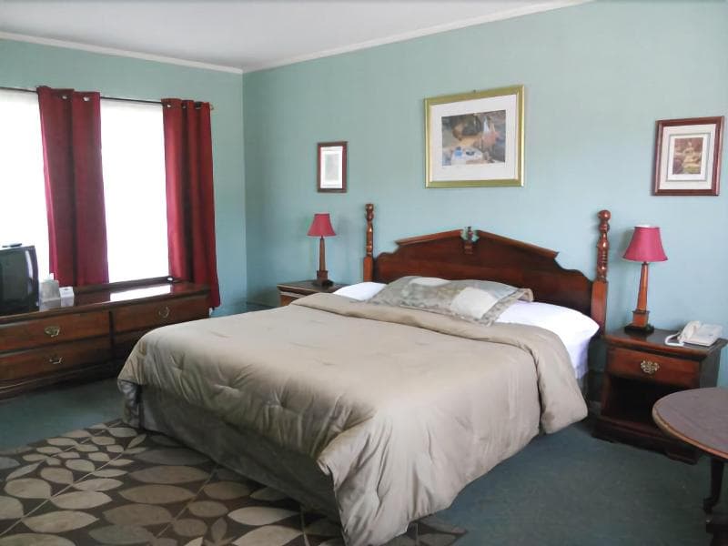 Vinehurst Inn And Suites 5