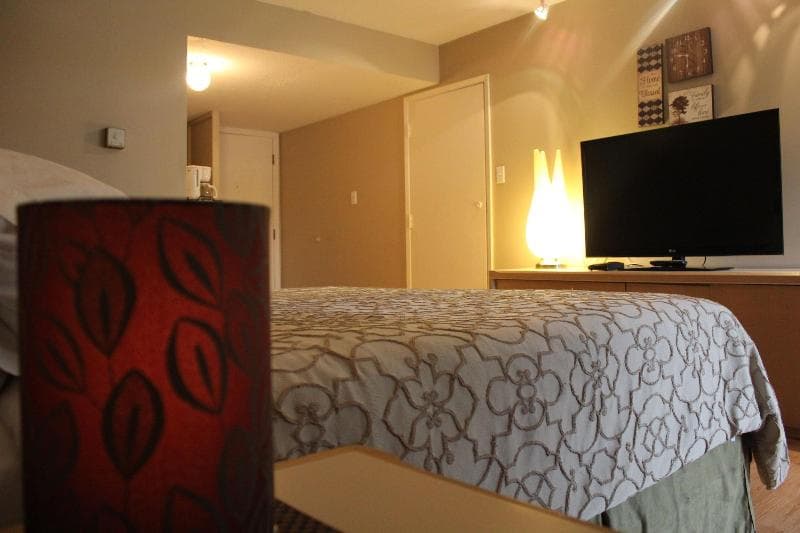 Slumber Lodge Motel 4