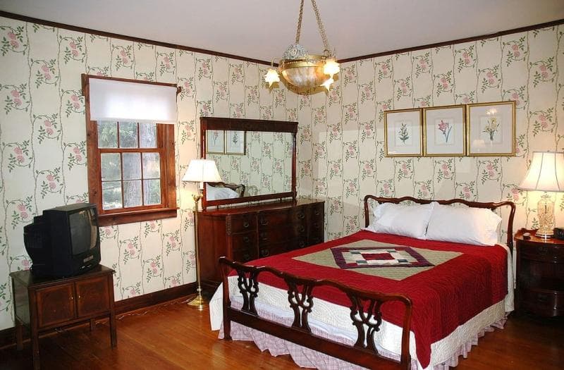 The Nauvoo Grand Bed & Breakfast main