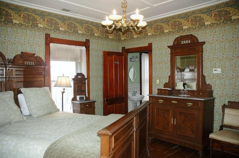 The Nauvoo Grand Bed & Breakfast 4