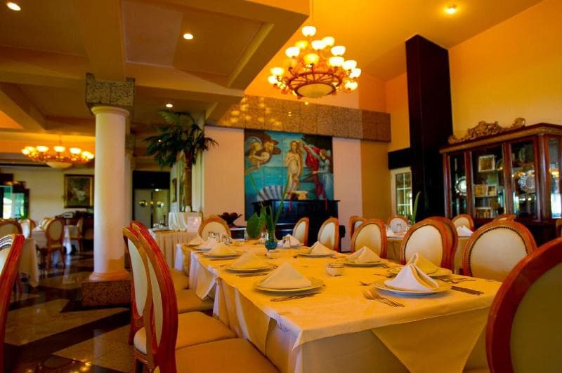 Las Olas Beach Resort 4