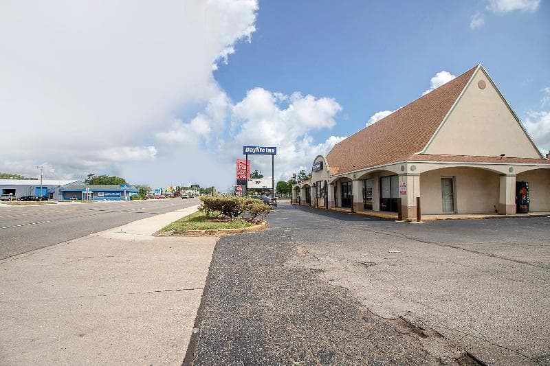 Hotel O Daylight Inn Elkhart I-90, IN 3