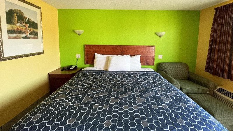 Royal Inn Linden 1