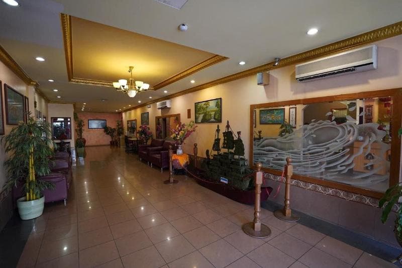 Fullywell Hotel main